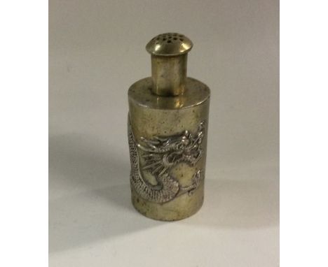 A Chinese silver pepper with chased dragon decoration. Marked to base. Approx. 28 grams. Est. £50 - £80.