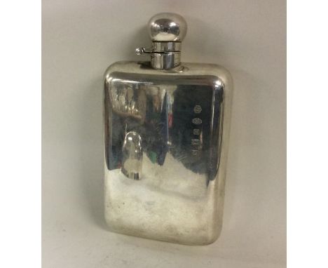 A heavy silver drink's flask. London 2004. By Richard Comyns, Carrs of London. Approx. 175 grams. Est. £250 - £300.