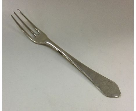 An early 18th Century silver dog nose fork. Approx. 56 grams. Est. £100 - £150.