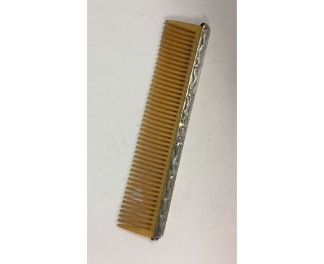 A Chinese silver comb. Approx. 60 grams. Est. £30 - £50.