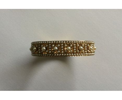A fine quality Victorian 15 carat gold bangle with floral decoration. Approx. 32 grams. Est. £250 - £350.