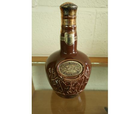 Chivas Brothers Royal Salute 21 year old blended Scotch Whisky in ceramic decanter (with leakage) 