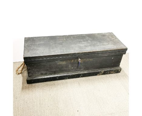 A painted tool trunk with additional inside compartment and rope handles, 89 x 31 x 30cm.