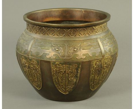 A large 19th century Chinese bronze jardiniere.  Diameter +/- 38 cm (see illustration).