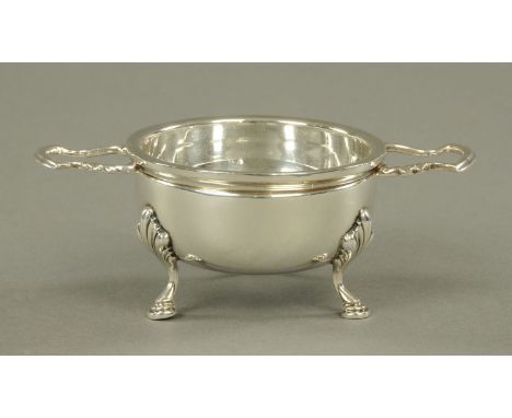 A silver tea strainer, with stand, the strainer Birmingham 1932, stand 1931, combined weight 103 grams.    CONDITION REPORT: 