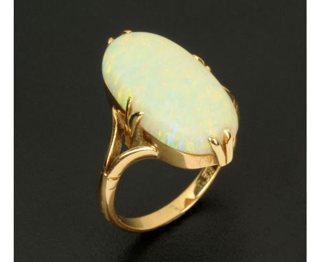 A 15 ct gold opal ring, size M.  Opal +/- 20 mm x 10 mm (see illustration). 