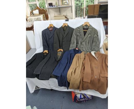 A quantity of gents vintage clothing to include Austin Reed, together with a small amount of ladies clothing, Location: 