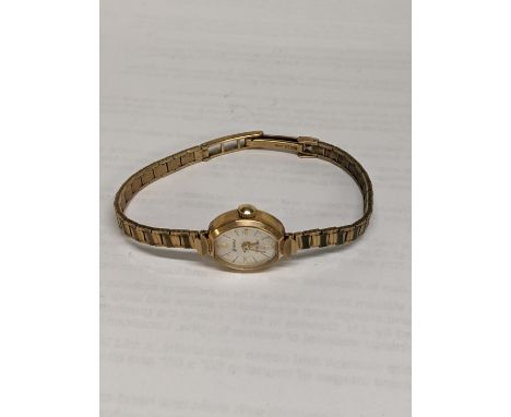 A 9ct gold ladies manual wind wristwatch, total weight 13.3gLocation: 