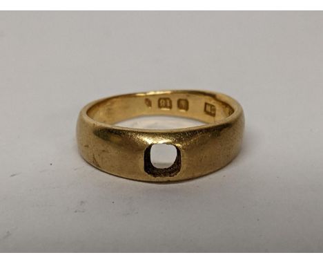 An 18ct gold ring A/F, stone missing, 5.2gLocation: 