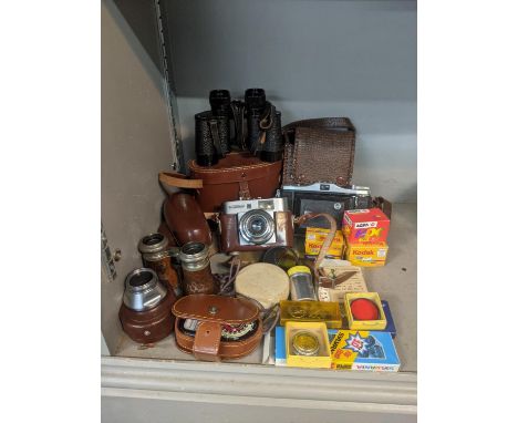 A mixed lot to include camera related items to include Vito Br Volglander Colour Skopar 1:2 8/50 and others, together with Go