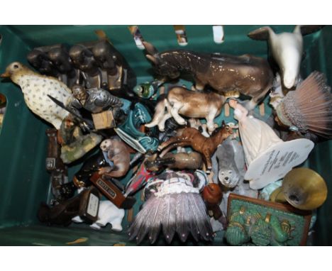 A TRAY OF ASSORTED OF FIGURES TO INCLUDE NATIVE AMERICAN FIGURES, POOLE DOLPHIN (PLASTIC TRAYS NOT INCLUDED)