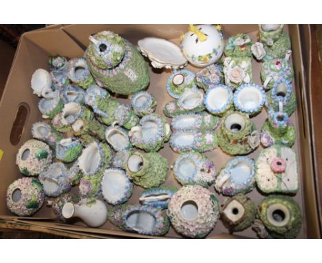 A TRAY OF VINTAGE ENCRUSTED FLORAL CERAMICS TO INC VASES ETC