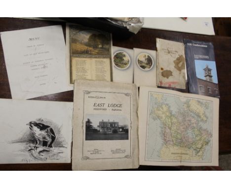 A FOLDER OF VINTAGE AND ANTIQUE EPHEMERA TO INCLUDE POSTCARDS, ENGRAVINGS ETC