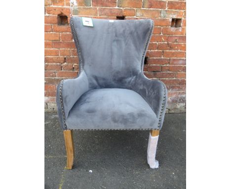 A MODERN UPHOLSTERED TUB STYLE ARMCHAIR WITH BUTTON BACK TO THE REVERSE