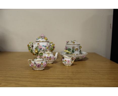 A COALPORT COALBROOKDALE LIDDED TYG TOGETHER WITH A SIMILAR COALPORT THREE PIECE TEA SERVICE AND FLORAL LIDDED TRINKET BOX WI