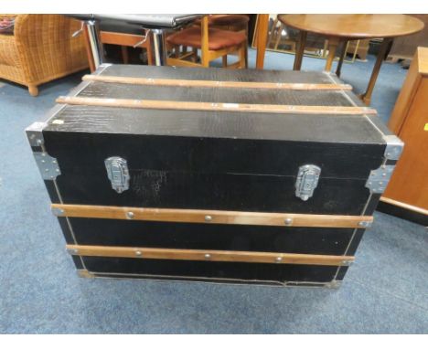 A REPRODUCTION BANDED CAR TRAVELLING TRUNK, W 81 CM