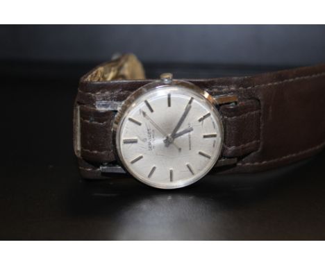 A VINTAGE GENTS SERVICES 17 JEWEL AUTOMATIC WRIST WATCH