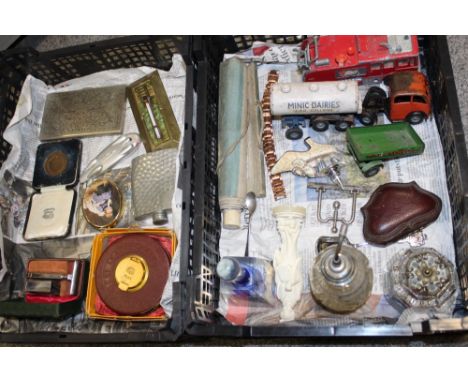 TWO TRAYS OF COLLECTABLES TO INCLUDE AN INKWELL AND AN ATOMISER, DINKY MERRYWEATHER MARQUISE FIRE TENDER ETC 
