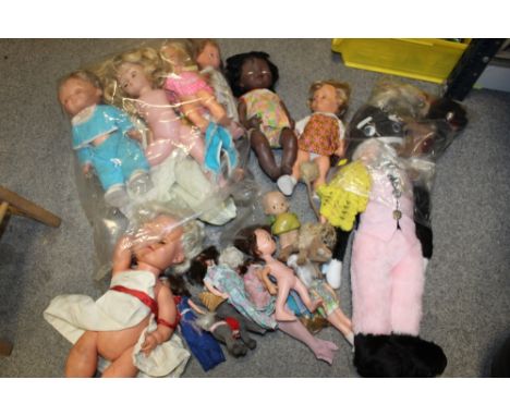 A QUANTITY OF VINTAGE TOY DOLLS TOGETHER WITH A BAG OF SOFT TOYS A/F