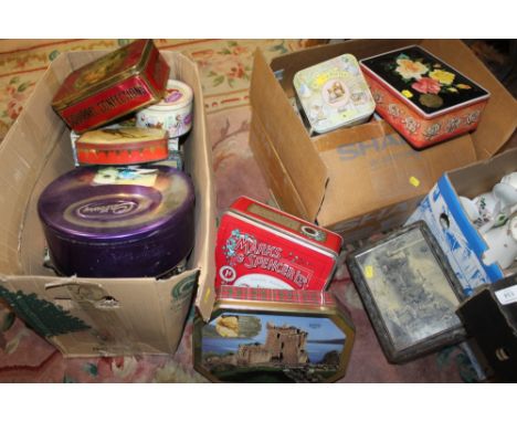 A LARGE QUANTITY OF VINTAGE TINS 