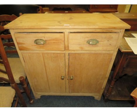 A VINTAGE PINE EFFECT KITCHEN CABINET H-99 W-91.5 CM