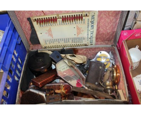 A SUITCASE OF VINTAGE COLLECTABLES TO INCLUDE AN ENAMELLED 'MEMORY TICKLER OF HOUSEHOLD REQUIREMENTS' , SEWING ACCESSORIES ET