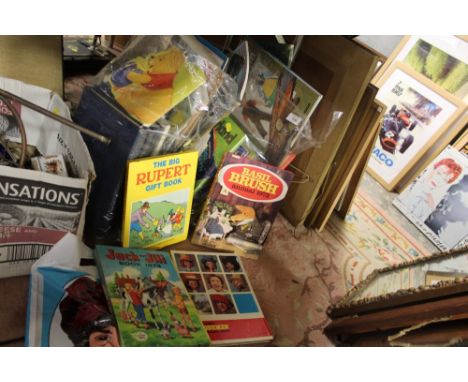 A QUANTITY OF VINTAGE ANNUALS AND MAGAZINES ETC TO INCLUDE DISNEY EXAMPLES AND A SELECTION OF AUTOGRAPHED ITEMS