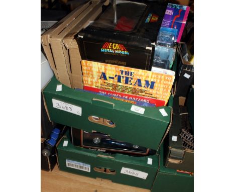 A collection of model cars etc, to include Maisto, 1:24, 1:18, modern Corgi TV range, including Green Hornet, Thunderbirds, e
