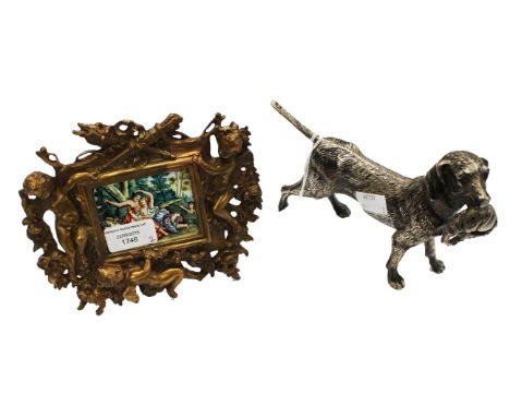 A white metal hunting dog, with a framed ceramic plaque (2) 