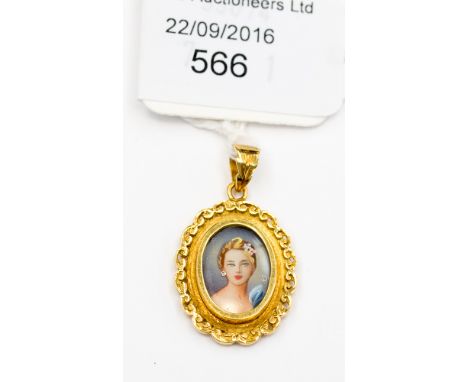 An 18 ct gold pendant, with portrait bust, gross weight approx. 4.0 grms, approx. 23 mm