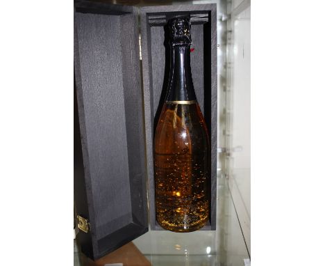 Weisser Burguder Extra Brut, sparkling wine with 24k gold leaf, Deutsches Erzeugnis