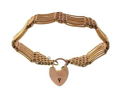 9ct gold gate link bracelet having heart shaped clasp, 23.4g approx   Condition: 