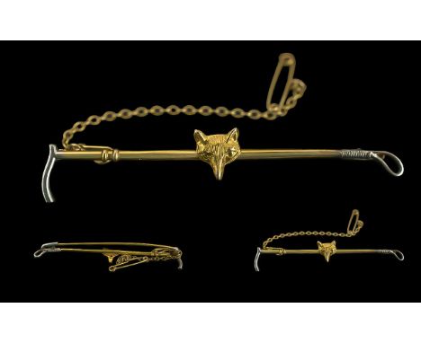 Antique Period - Pleasing 9ct Gold Stick Brooch with Safety Chain, In the Form of a Whip - Stirrup and Foxes Head, Full Hallm