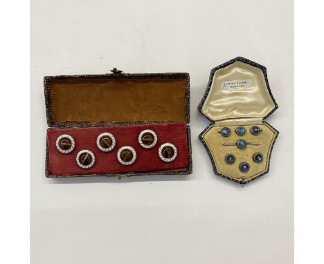 Set of early 20th century striped agate buttons&nbsp;with a cream and gilt patterned surround, boxed, and a set of dress stud