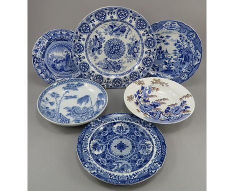 A group of early nineteenth century blue and white transfer-printed Spode chinoiserie wares, c. 1800-30. To include: a Spode 