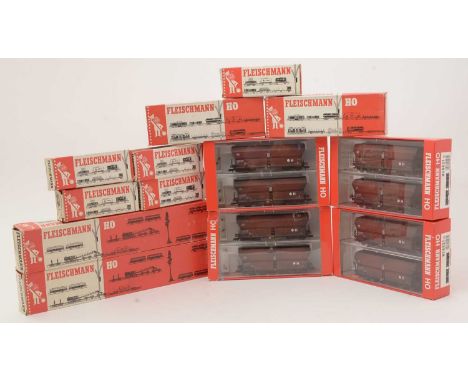 A selection of Fleischmann rolling stock, comprising: 83 5521 (x4); 5024, 5046, 5011 (x3); 5322 (x2), 5299 and 5595, all boxe