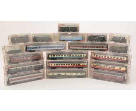 Fleischmann rolling stock, mostly carriages, various designs and liveries, all boxed. (19)
