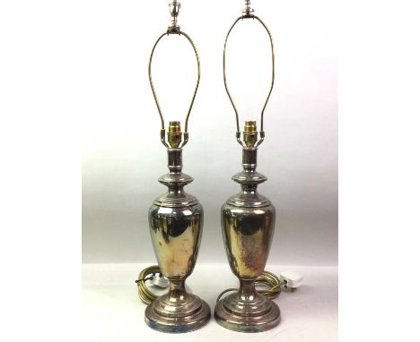 PAIR OF WHITE METAL TABLE LAMPS, ALONG WITH THREE TABLE LAMPS including a pair of brass table lamps and a single brass table 