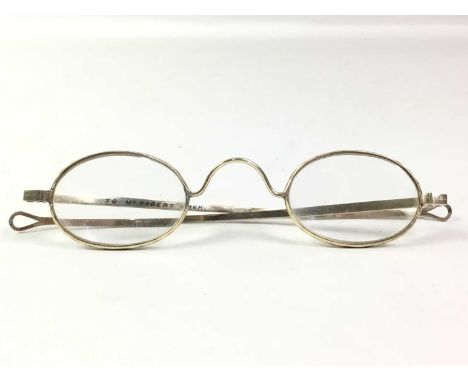 PAIR OF VINTAGE SPECTACLES, IN AN 18TH/19TH CENTURY STYLE rolled gold frame with hinged temples