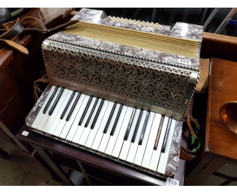 VINTAGE ALVARI ACCORDIAN