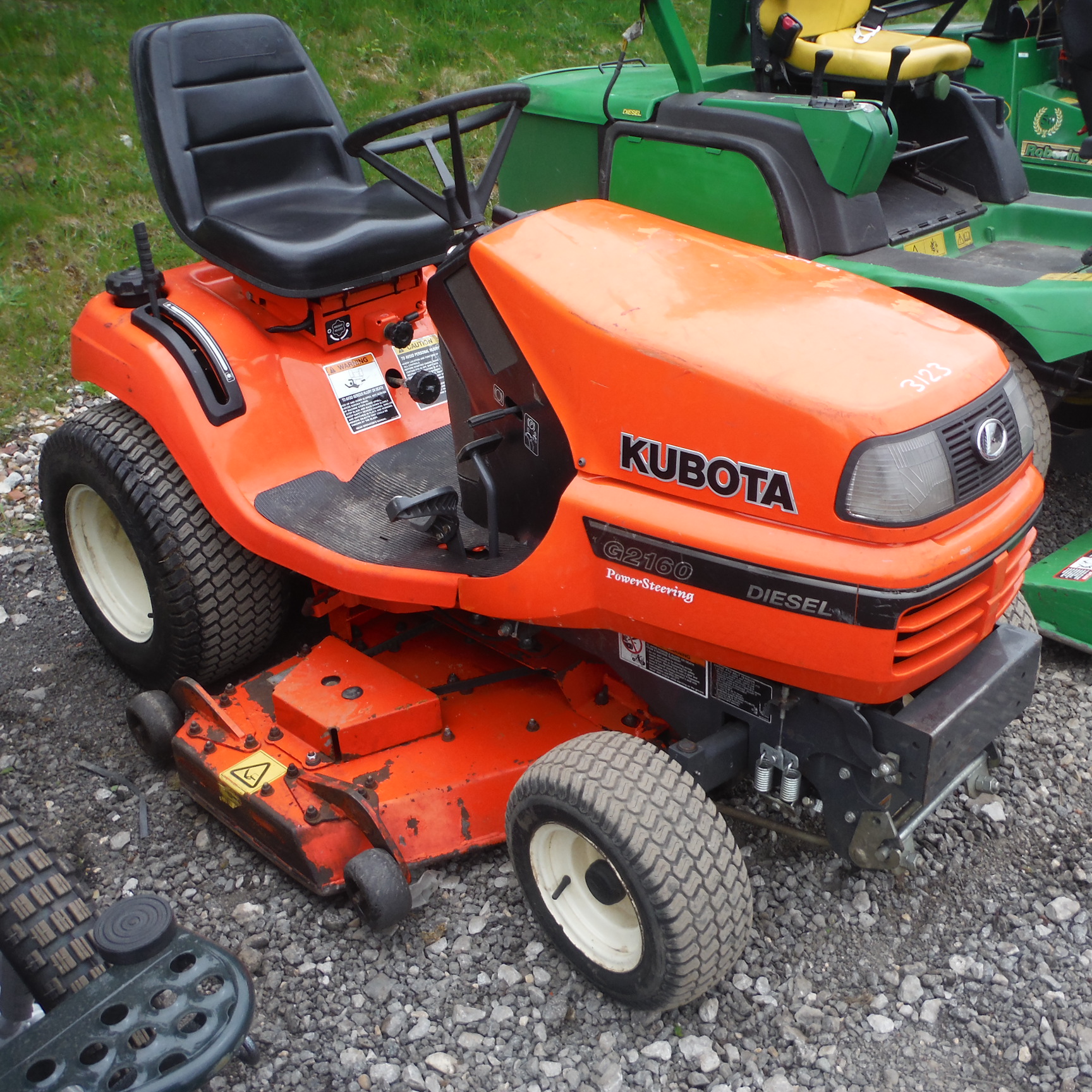 2011 KUBOTA G2160 diesel lawn tractor c/w mower deck (S/n ...