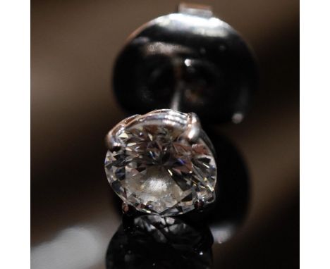 Single diamond stud earring set in 14K white gold, featuring a round brilliant-cut diamond weighing approximately 0.75 carats