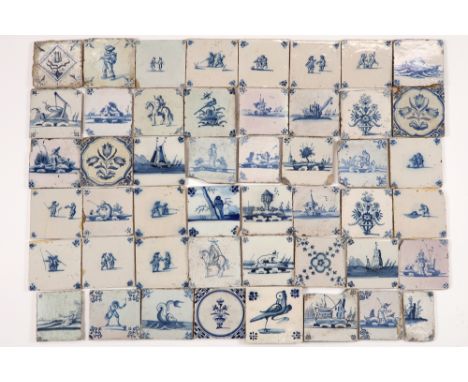 various lot of 18th Cent. tiles in ceramic from Delft  ||Lot achttiende eeuwse Delftse tegels met blauwwit decor 