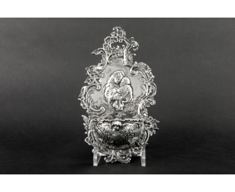 antique holy water basin in marked silver ||Antiek wijwatervat in massief zilver, gemerkt "800", met de voorstelling van "Mar