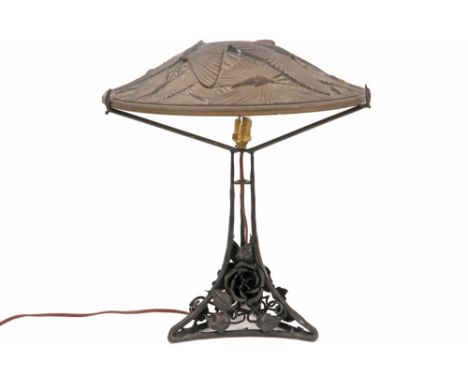 nice presumably French Art Deco lamp in wrought iron and with a glass shade with a butterflies decor ||Mooie, allicht Franse,