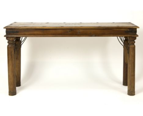 eastern console in wood and iron ||Oosterse console in hout en ijzer 