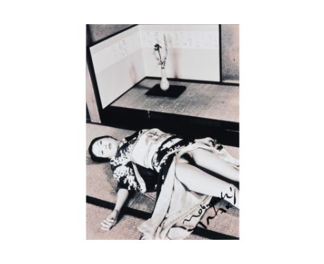 Nobuyoshi Araki signed offset print ||ARAKI NOBUYOSHI (° 1940) offset print : "Liggende Geisha"  -  30,5 x 21 getekend