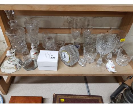 SHELF LOT OF GLASSWARE, DOULTON FIGURE AND GLASS ANIMALS