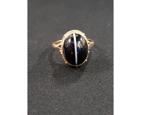 ANTIQUE 9 CARAT GOLD BANDED AGATE RING