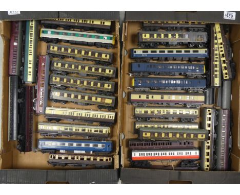 Collection of loose OO Gauge carriages from Hornby, Hornby Dublo, Tri-ang and Airfix to include OO R267 BR Blue Class 110 two